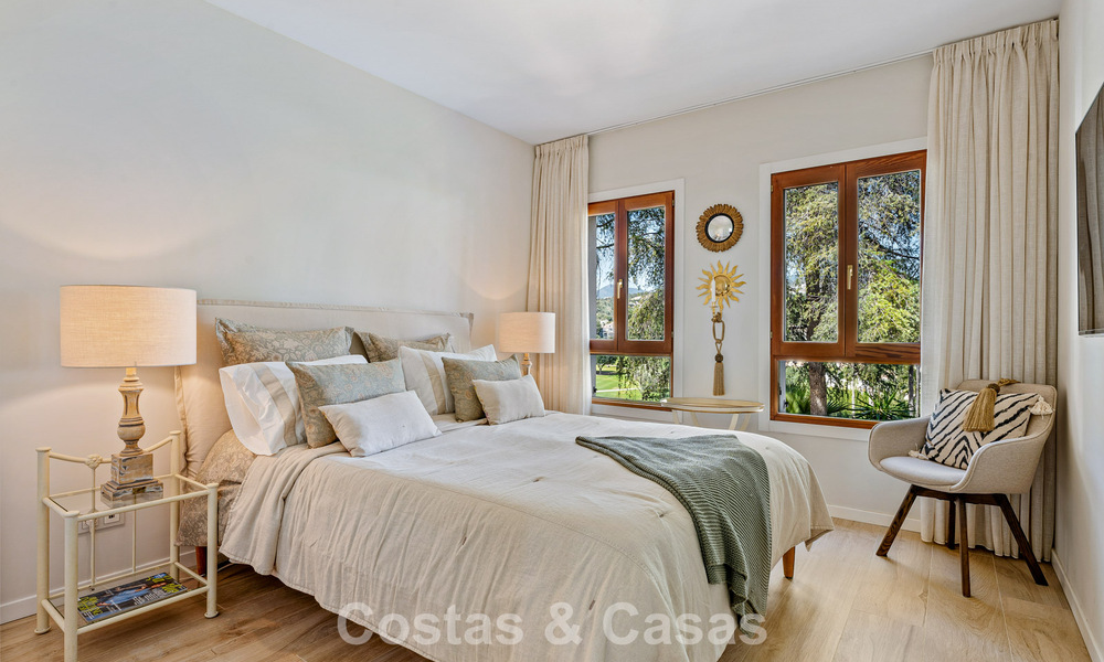 Penthouse en première ligne de golf avec vue sur le golf et la mer à vendre dans une communauté fermée de Nueva Andalucia, Marbella 779093