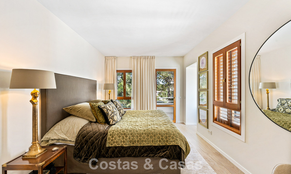 Penthouse en première ligne de golf avec vue sur le golf et la mer à vendre dans une communauté fermée de Nueva Andalucia, Marbella 779095