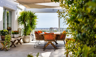 Penthouse en première ligne de golf avec vue sur le golf et la mer à vendre dans une communauté fermée de Nueva Andalucia, Marbella 779099 