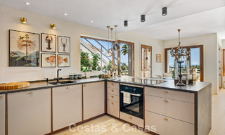 Penthouse en première ligne de golf avec vue sur le golf et la mer à vendre dans une communauté fermée de Nueva Andalucia, Marbella 779101 