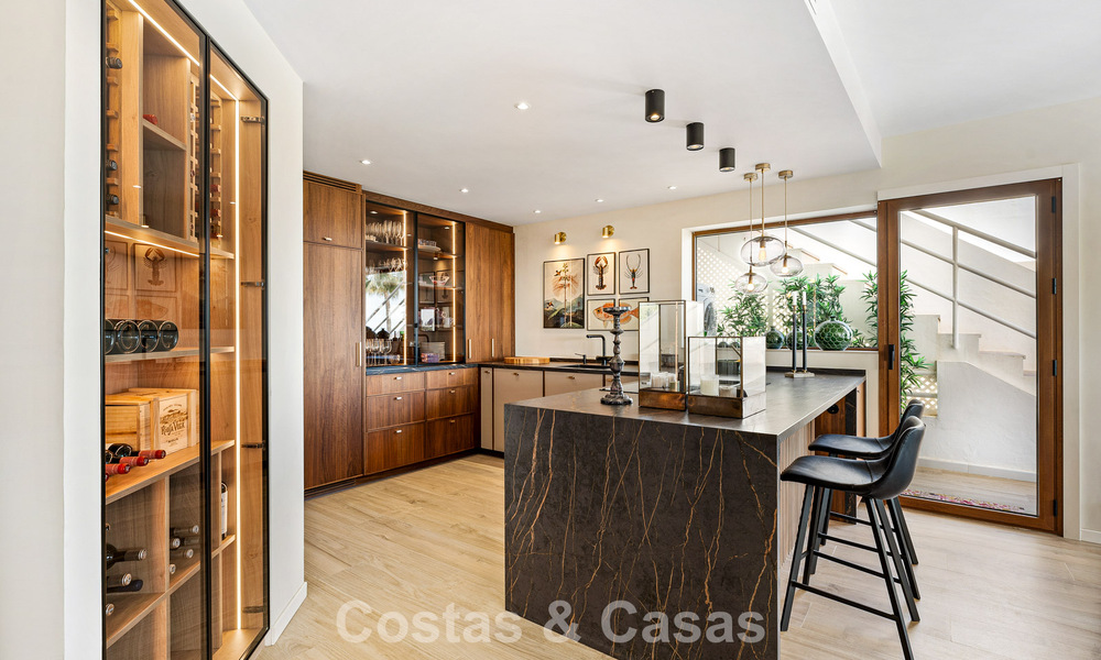 Penthouse en première ligne de golf avec vue sur le golf et la mer à vendre dans une communauté fermée de Nueva Andalucia, Marbella 779103