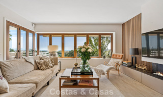 Penthouse en première ligne de golf avec vue sur le golf et la mer à vendre dans une communauté fermée de Nueva Andalucia, Marbella 779105 