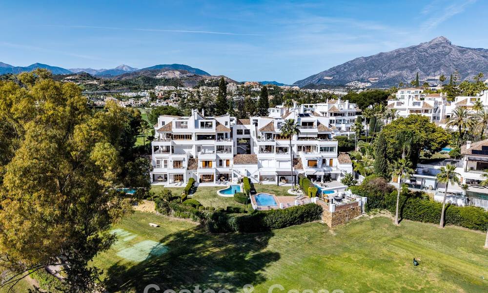 Penthouse en première ligne de golf avec vue sur le golf et la mer à vendre dans une communauté fermée de Nueva Andalucia, Marbella 779112