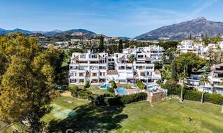 Penthouse en première ligne de golf avec vue sur le golf et la mer à vendre dans une communauté fermée de Nueva Andalucia, Marbella 779112 