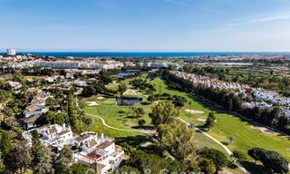 Penthouse en première ligne de golf avec vue sur le golf et la mer à vendre dans une communauté fermée de Nueva Andalucia, Marbella 779114 