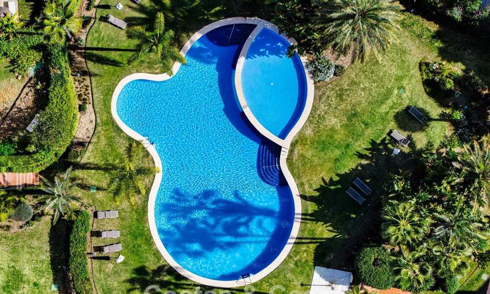 Penthouse en première ligne de golf avec vue sur le golf et la mer à vendre dans une communauté fermée de Nueva Andalucia, Marbella 779115