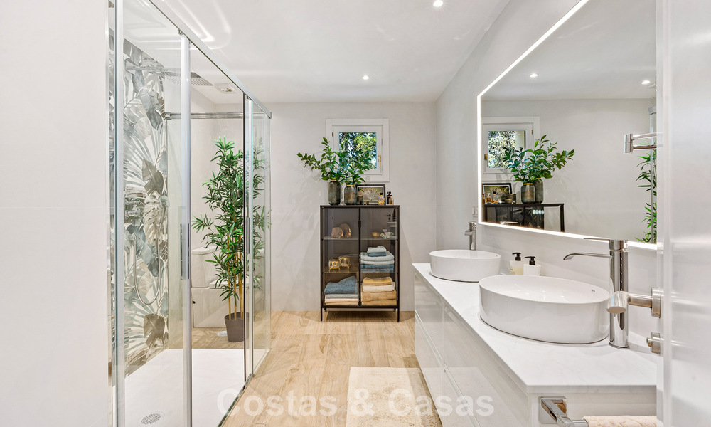 Penthouse en première ligne de golf avec vue sur le golf et la mer à vendre dans une communauté fermée de Nueva Andalucia, Marbella 779116