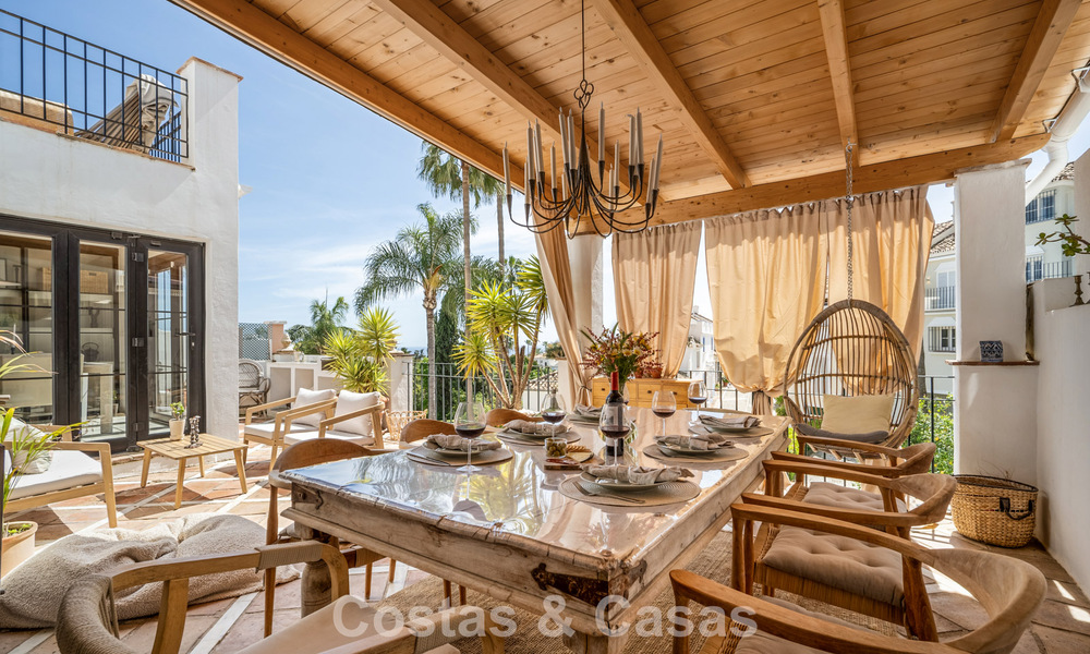 Maison rénovée dans un style andalou intemporel avec vue sur la mer à vendre située sur le Golden Mile de Marbella 778961