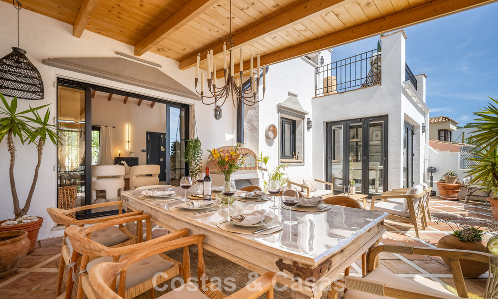 Maison rénovée dans un style andalou intemporel avec vue sur la mer à vendre située sur le Golden Mile de Marbella 778962