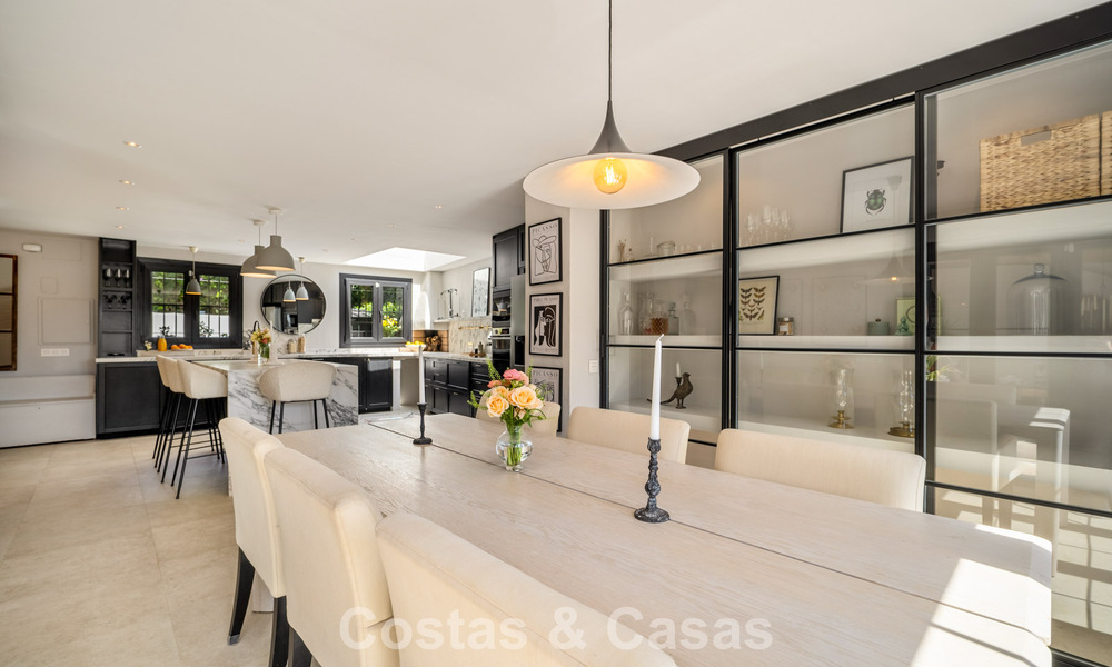 Maison rénovée dans un style andalou intemporel avec vue sur la mer à vendre située sur le Golden Mile de Marbella 778967