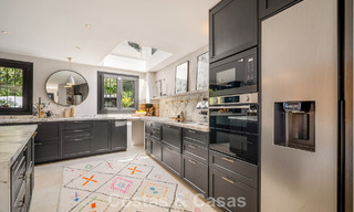 Maison rénovée dans un style andalou intemporel avec vue sur la mer à vendre située sur le Golden Mile de Marbella 778972 