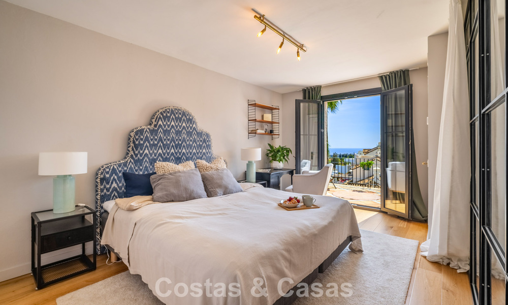 Maison rénovée dans un style andalou intemporel avec vue sur la mer à vendre située sur le Golden Mile de Marbella 778973