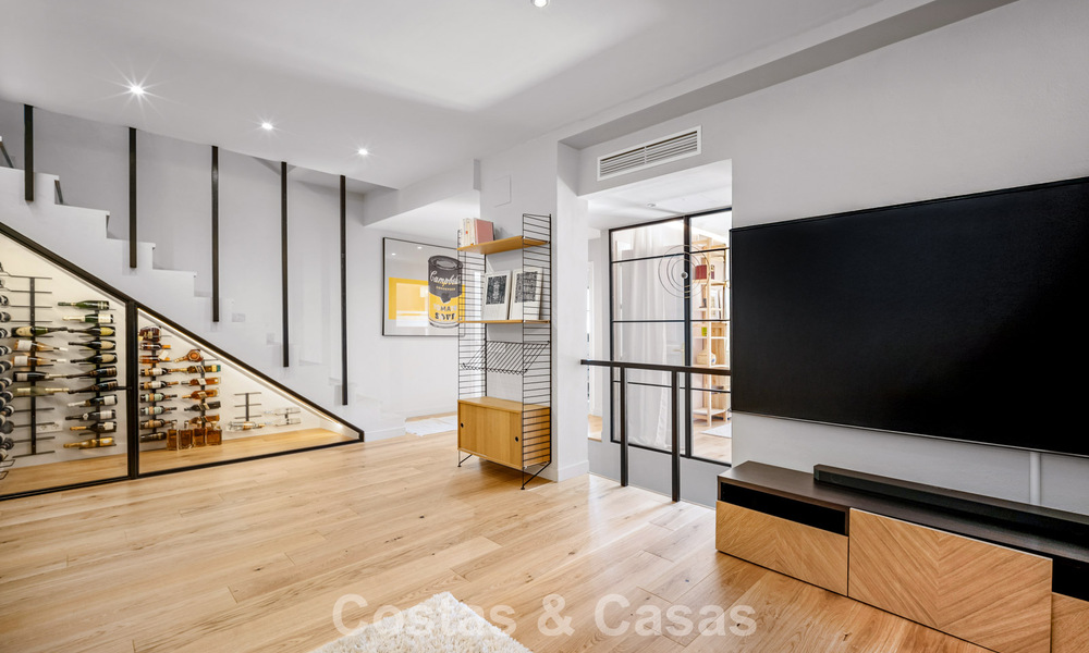 Maison rénovée dans un style andalou intemporel avec vue sur la mer à vendre située sur le Golden Mile de Marbella 778981