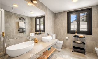 Maison rénovée dans un style andalou intemporel avec vue sur la mer à vendre située sur le Golden Mile de Marbella 778985 
