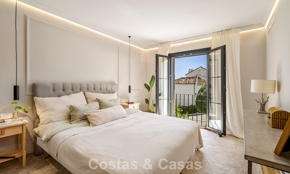 Maison rénovée dans un style andalou intemporel avec vue sur la mer à vendre située sur le Golden Mile de Marbella 778986