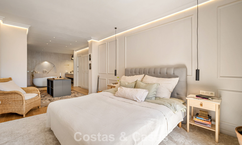 Maison rénovée dans un style andalou intemporel avec vue sur la mer à vendre située sur le Golden Mile de Marbella 778987
