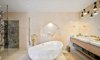 Maison rénovée dans un style andalou intemporel avec vue sur la mer à vendre située sur le Golden Mile de Marbella 778989 