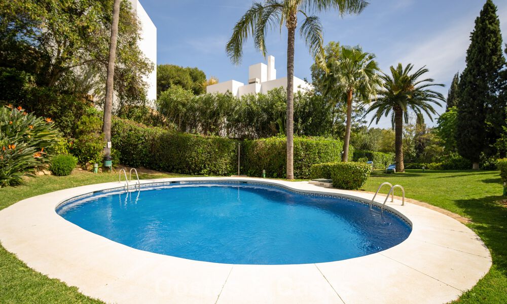 Maison rénovée dans un style andalou intemporel avec vue sur la mer à vendre située sur le Golden Mile de Marbella 778996