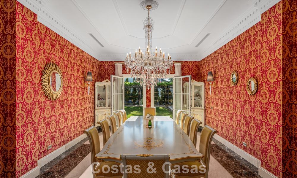 Remarquable palais présidentiel à vendre dans la prestigieuse communauté fermée de Sierra Blanca à Marbella 779310
