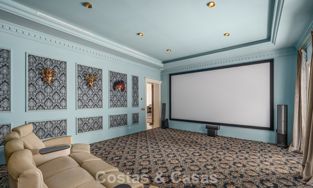 Remarquable palais présidentiel à vendre dans la prestigieuse communauté fermée de Sierra Blanca à Marbella 779311