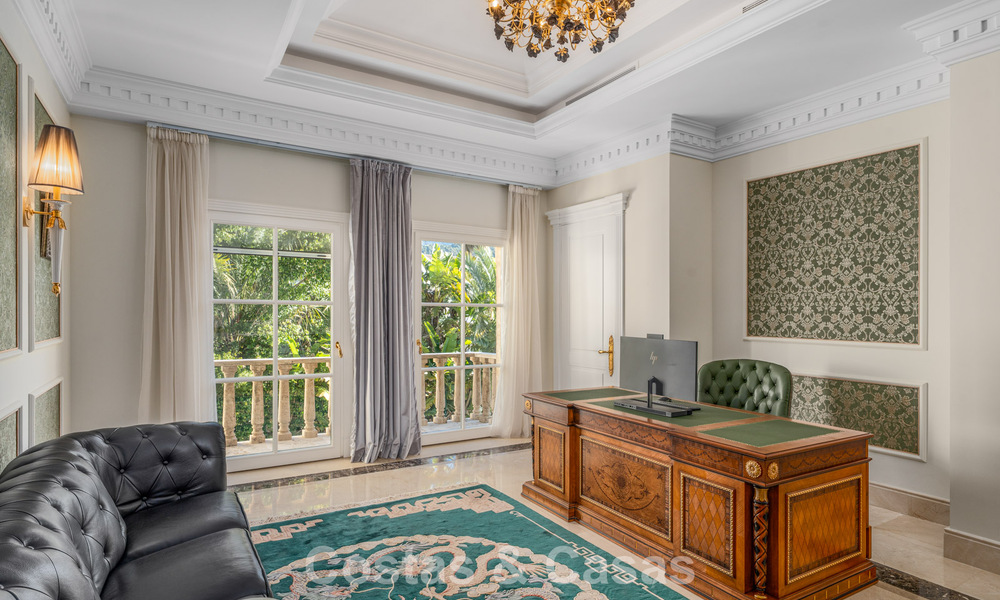 Remarquable palais présidentiel à vendre dans la prestigieuse communauté fermée de Sierra Blanca à Marbella 779312