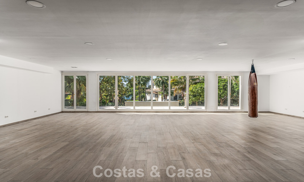 Remarquable palais présidentiel à vendre dans la prestigieuse communauté fermée de Sierra Blanca à Marbella 779320