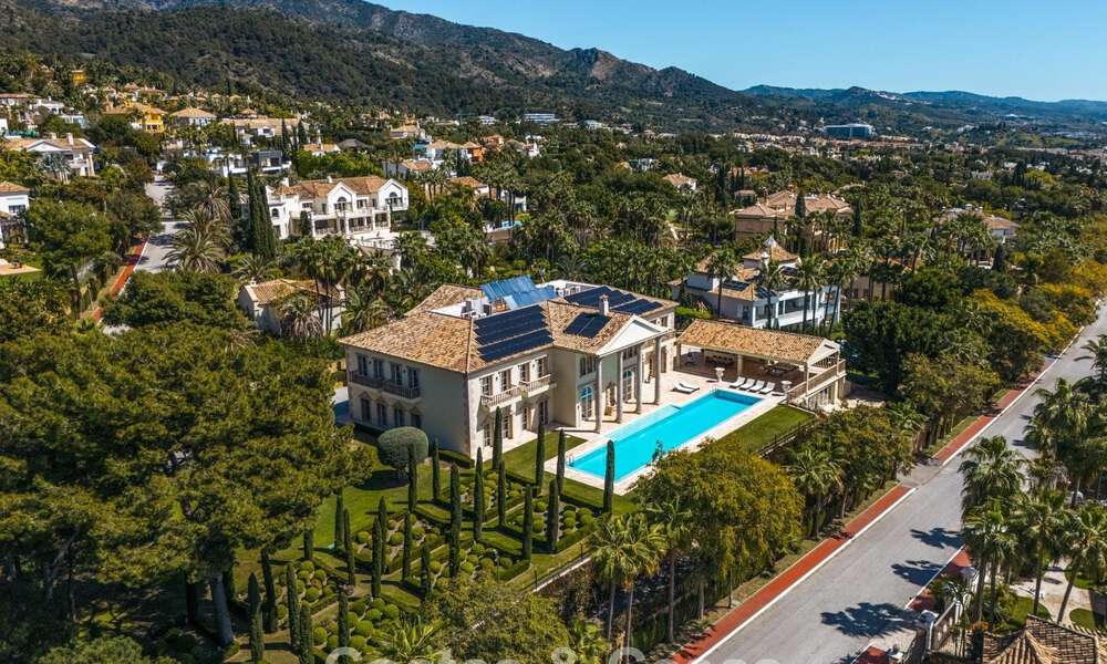 Remarquable palais présidentiel à vendre dans la prestigieuse communauté fermée de Sierra Blanca à Marbella 779328