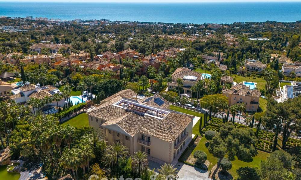 Remarquable palais présidentiel à vendre dans la prestigieuse communauté fermée de Sierra Blanca à Marbella 779329
