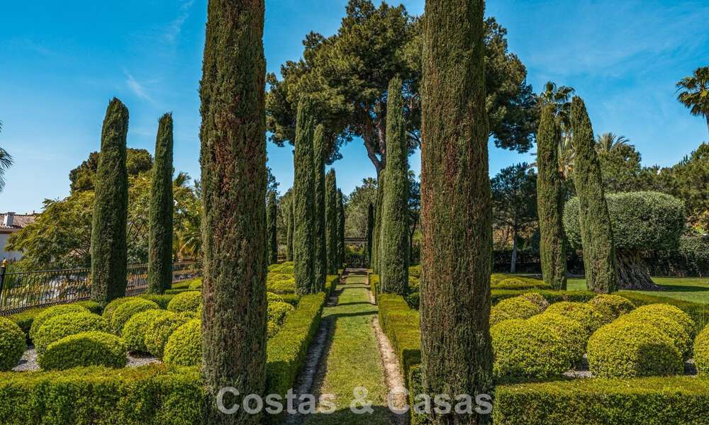 Remarquable palais présidentiel à vendre dans la prestigieuse communauté fermée de Sierra Blanca à Marbella 779333