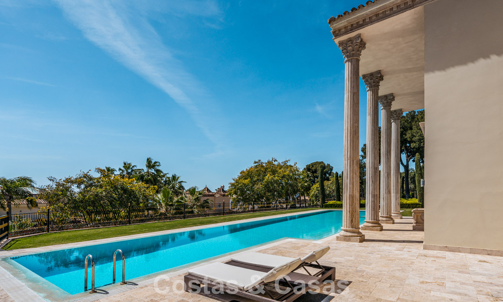 Remarquable palais présidentiel à vendre dans la prestigieuse communauté fermée de Sierra Blanca à Marbella 779336