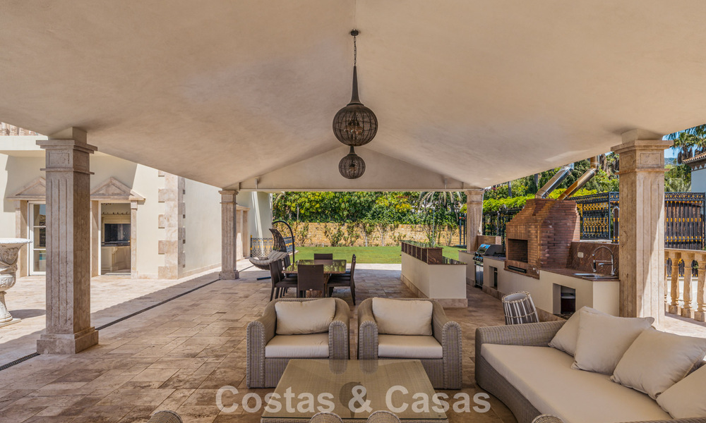 Remarquable palais présidentiel à vendre dans la prestigieuse communauté fermée de Sierra Blanca à Marbella 779337