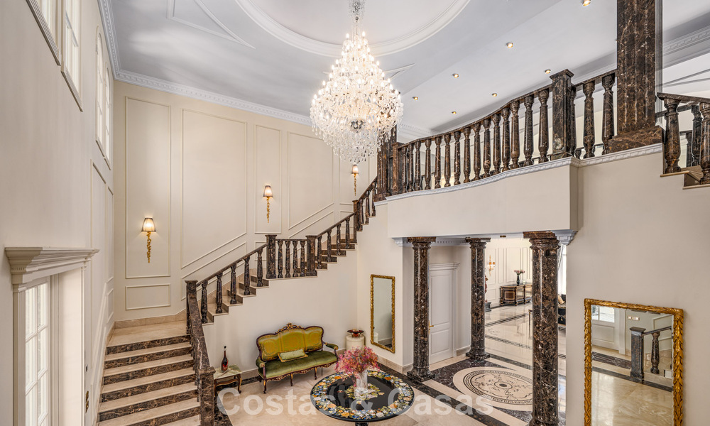 Remarquable palais présidentiel à vendre dans la prestigieuse communauté fermée de Sierra Blanca à Marbella 779340