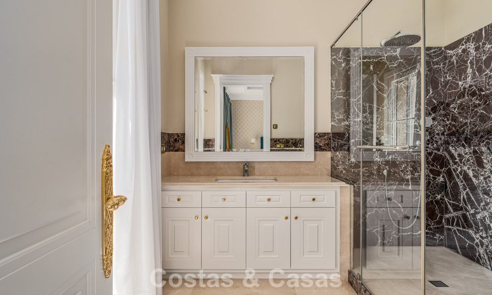 Remarquable palais présidentiel à vendre dans la prestigieuse communauté fermée de Sierra Blanca à Marbella 779342