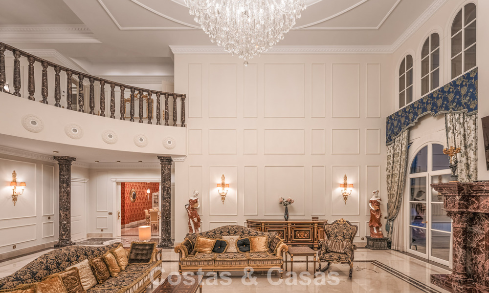 Remarquable palais présidentiel à vendre dans la prestigieuse communauté fermée de Sierra Blanca à Marbella 779351