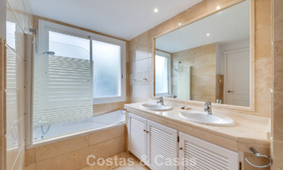 Appartement d'angle spacieux avec vue panoramique à vendre dans les collines de Nueva Andalucia, Marbella 779576 