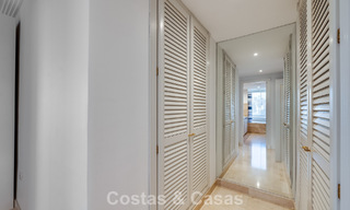 Appartement d'angle spacieux avec vue panoramique à vendre dans les collines de Nueva Andalucia, Marbella 779582 