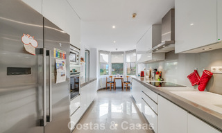 Appartement d'angle spacieux avec vue panoramique à vendre dans les collines de Nueva Andalucia, Marbella 779587 