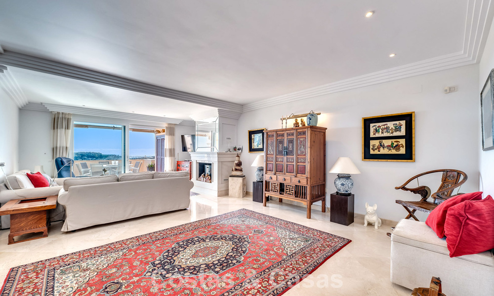 Appartement d'angle spacieux avec vue panoramique à vendre dans les collines de Nueva Andalucia, Marbella 779593