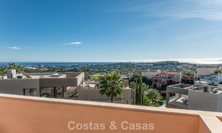 Appartement d'angle spacieux avec vue panoramique à vendre dans les collines de Nueva Andalucia, Marbella 779600 
