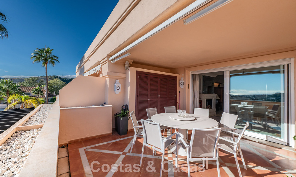 Appartement d'angle spacieux avec vue panoramique à vendre dans les collines de Nueva Andalucia, Marbella 779603