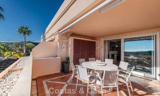 Appartement d'angle spacieux avec vue panoramique à vendre dans les collines de Nueva Andalucia, Marbella 779603 