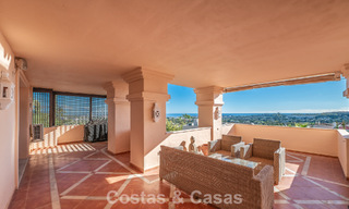 Appartement d'angle spacieux avec vue panoramique à vendre dans les collines de Nueva Andalucia, Marbella 779605 