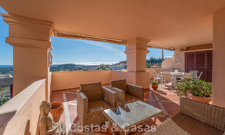 Appartement d'angle spacieux avec vue panoramique à vendre dans les collines de Nueva Andalucia, Marbella 779607 