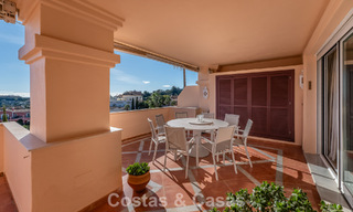 Appartement d'angle spacieux avec vue panoramique à vendre dans les collines de Nueva Andalucia, Marbella 779608 