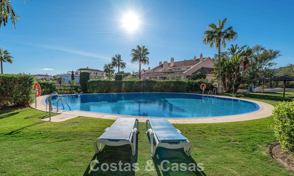 Appartement d'angle spacieux avec vue panoramique à vendre dans les collines de Nueva Andalucia, Marbella 779614