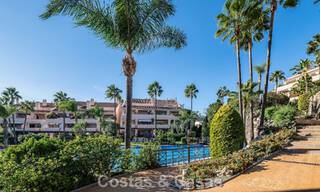Appartement d'angle spacieux avec vue panoramique à vendre dans les collines de Nueva Andalucia, Marbella 779627 