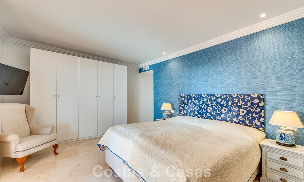 Appartement d'angle spacieux avec vue panoramique à vendre dans les collines de Nueva Andalucia, Marbella 779629