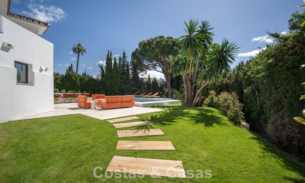 Villa de luxe prête à emménager avec une architecture andalouse moderne à vendre située au cœur de Nueva Andalucia, Marbella 779480