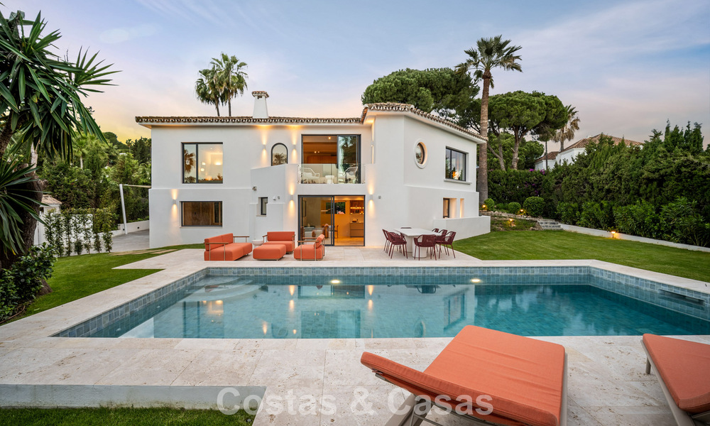 Villa de luxe prête à emménager avec une architecture andalouse moderne à vendre située au cœur de Nueva Andalucia, Marbella 779484
