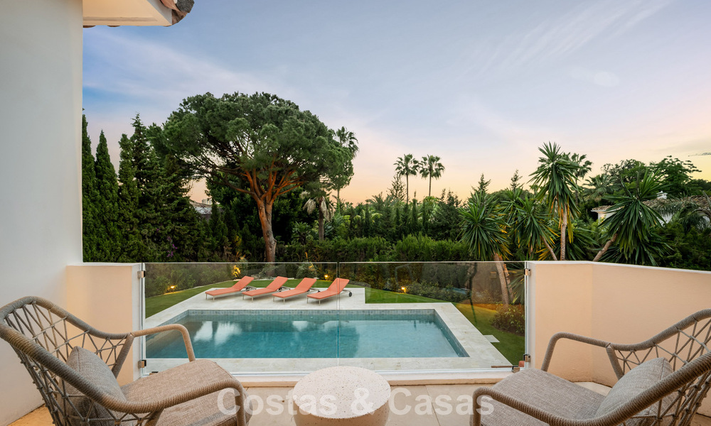 Villa de luxe prête à emménager avec une architecture andalouse moderne à vendre située au cœur de Nueva Andalucia, Marbella 779486